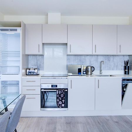 Hybrid Resi - London, Sutton With Onsite Car Parking Apartment Cheam Exterior photo