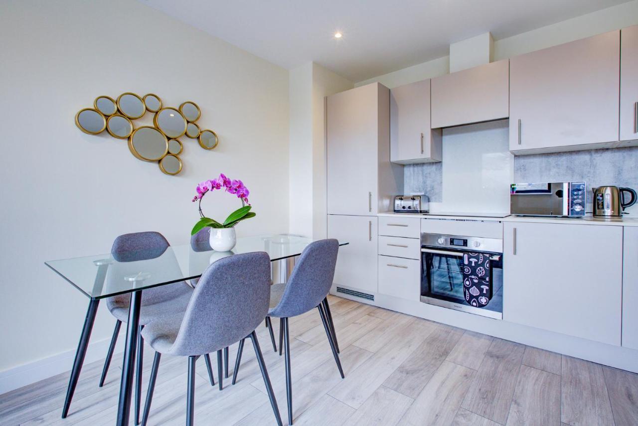 Hybrid Resi - London, Sutton With Onsite Car Parking Apartment Cheam Exterior photo