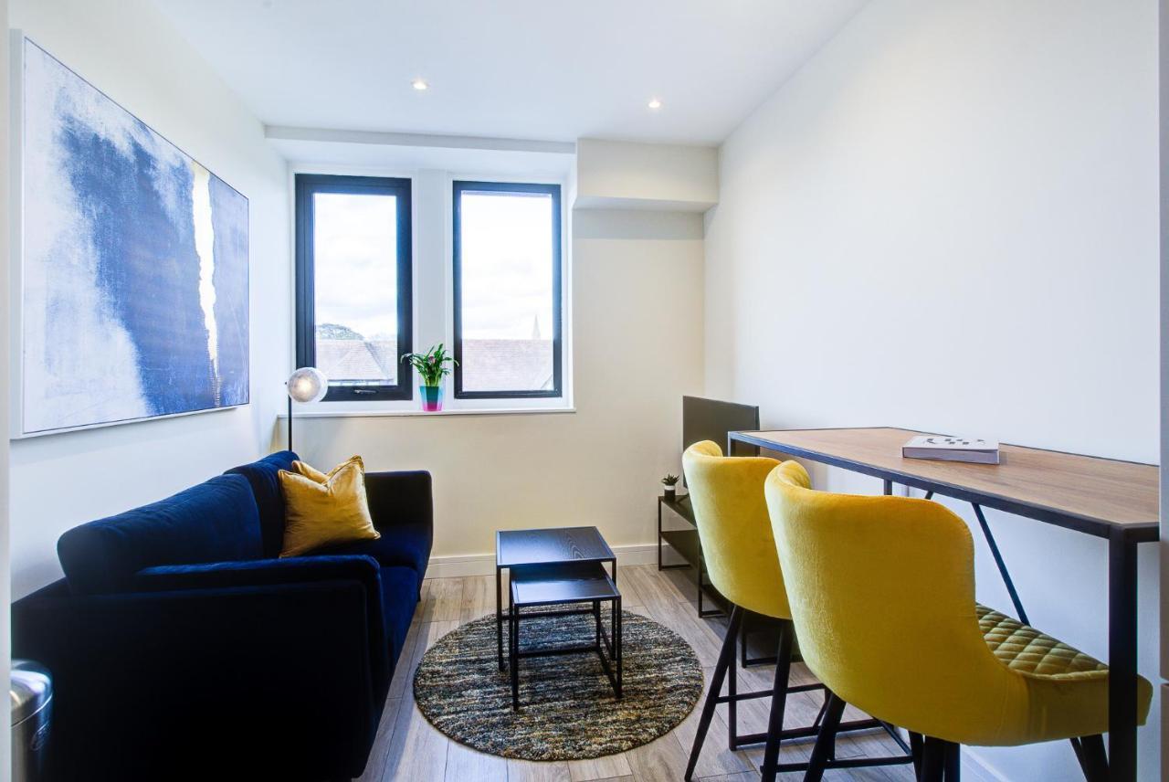 Hybrid Resi - London, Sutton With Onsite Car Parking Apartment Cheam Exterior photo