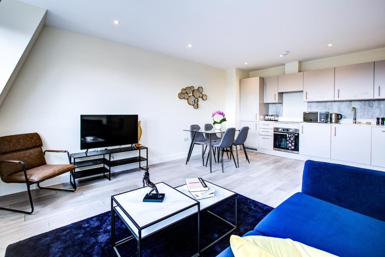 Hybrid Resi - London, Sutton With Onsite Car Parking Apartment Cheam Exterior photo