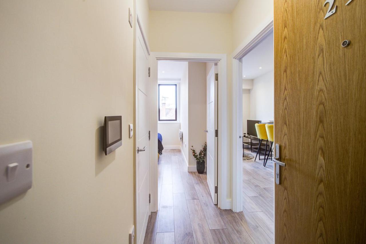 Hybrid Resi - London, Sutton With Onsite Car Parking Apartment Cheam Exterior photo