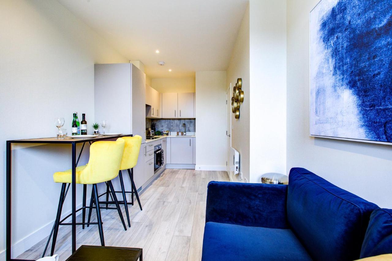 Hybrid Resi - London, Sutton With Onsite Car Parking Apartment Cheam Exterior photo