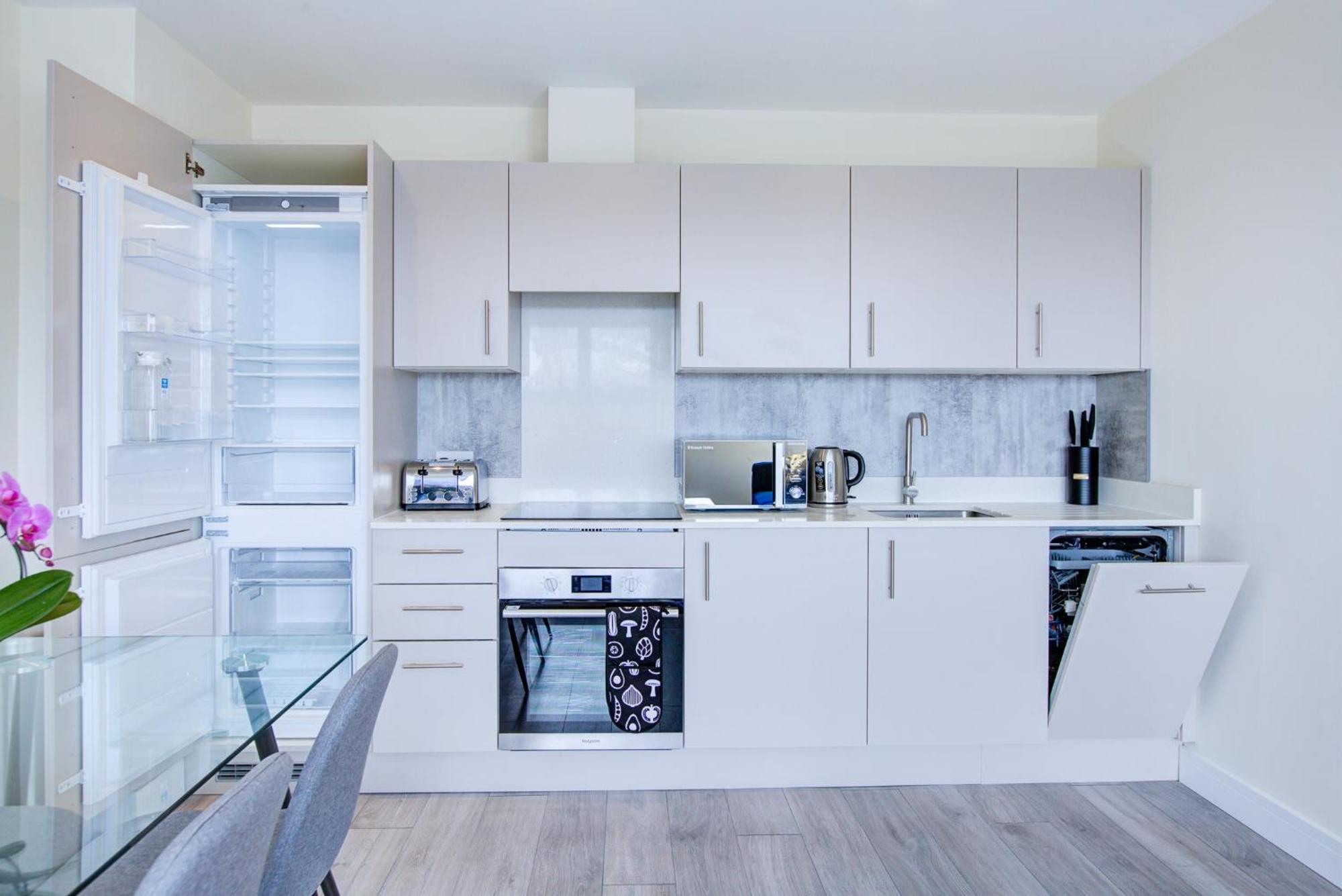 Hybrid Resi - London, Sutton With Onsite Car Parking Apartment Cheam Exterior photo